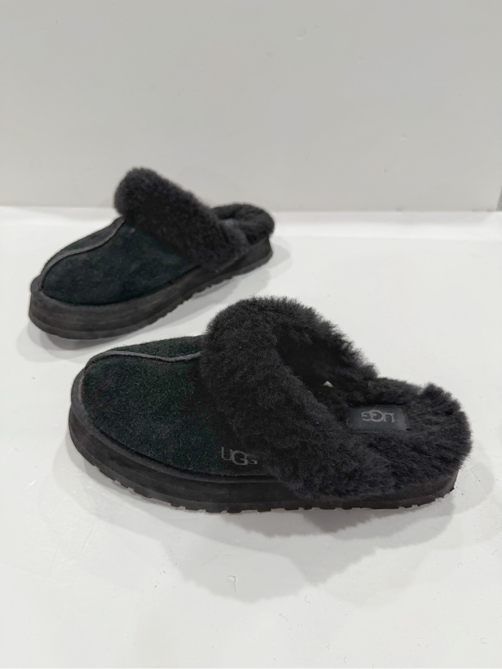 UGG Women 10 Black Suede Shearling Scuffette Slippers Cozy Loungewear Casual